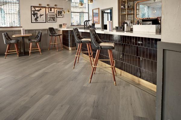 WP329 Bleached Grey Walnut DS06 10mm Restaurant LS1_CM